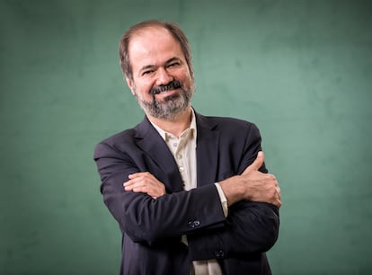 El periodista mexicano Juan Villoro en el Festival Internacional del Libro de Edimburgo en Edimburgo, Escocia.