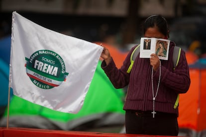 Una integrante del Frente Nacional Anti AMLO (Frenaa), en septiembre, en Ciudad de México.