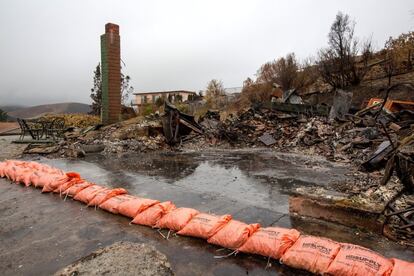 Una de las casas que ardió durante los incendios de diciembre en Ventura tras el paso de las fuertes tormentas, el 9 de enero de 2018.