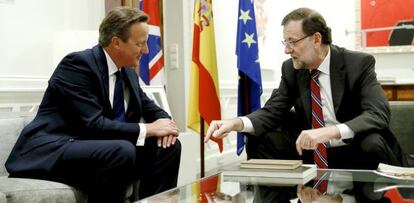 El president del Govern espanyol, Mariano Rajoy, i el primer ministre britànic, David Cameron, durant la trobada que han mantingut aquest divendres a la Moncloa.