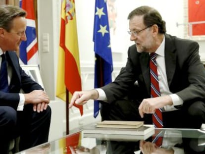 El president del Govern espanyol, Mariano Rajoy, i el primer ministre britànic, David Cameron, durant la trobada que han mantingut aquest divendres a la Moncloa.