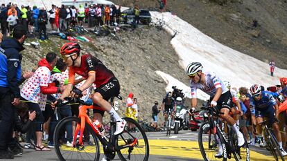 Carlos Rodriguez y Juan Ayuso of Spain durante el Tour de Francia.