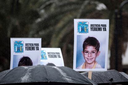 Carteles con la imagen de Yeremi Vargas, en una concentración de apoyo a la familia en diciembre de 2017 en Las Palmas de Gran Canaria.