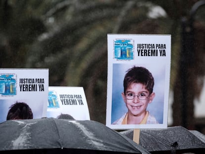 Carteles con la imagen de Yeremi Vargas, en una concentración de apoyo a la familia en diciembre de 2017 en Las Palmas de Gran Canaria.