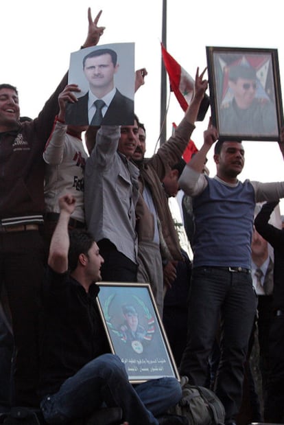 Partidarios del presidente El Asad, ayer en Damasco.