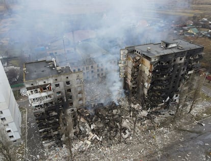 Un edificio destruido por un bombardeo en Borodianka, en la región de Kiev, captado desde un dron, el 3 de marzo.