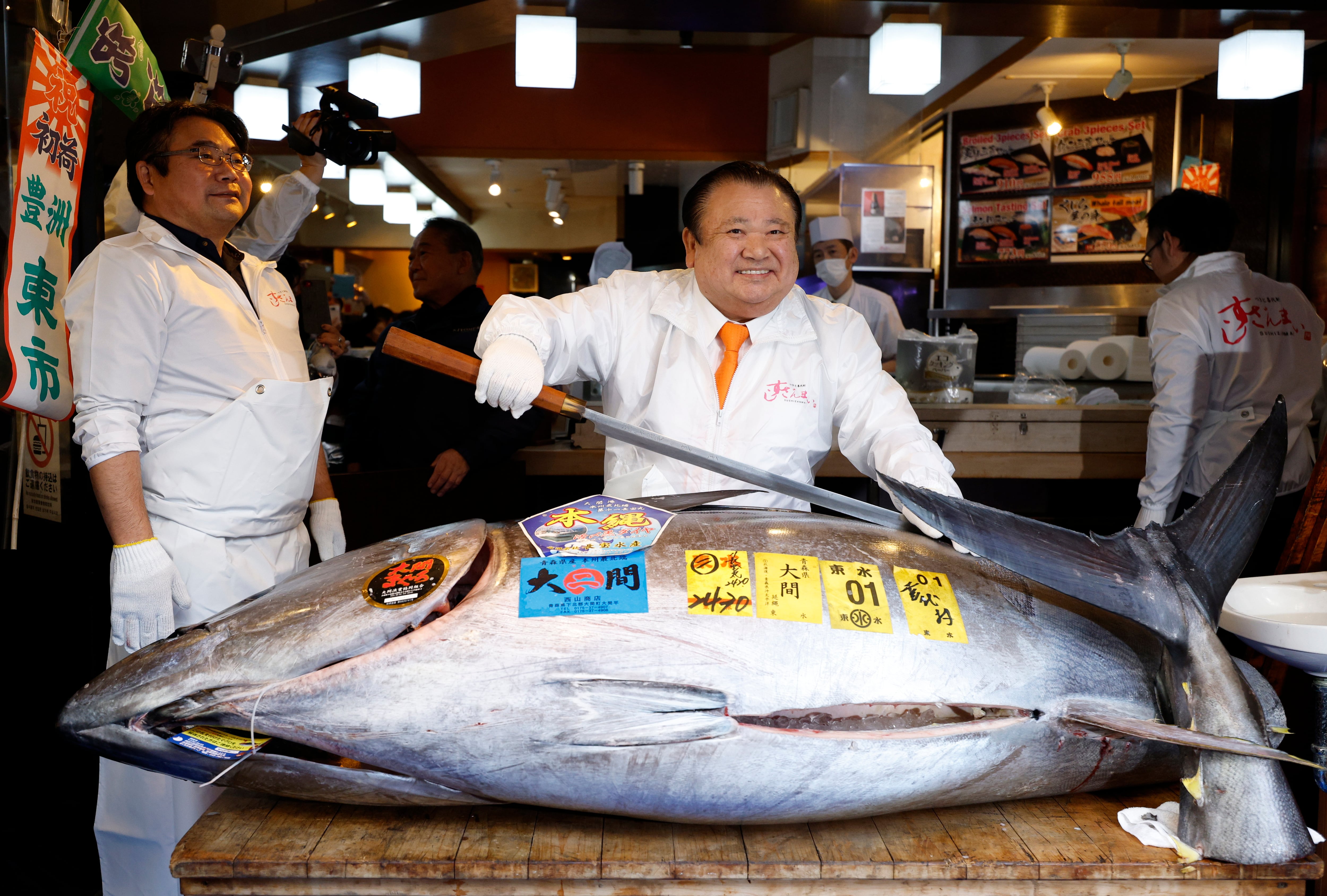 Tonno rosso venduto per 2,7 milioni di euro al mercato di Toyosu: nuovo record storico