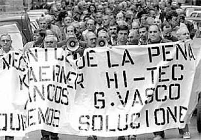 Trabajadores de Mecánica de la Peña, en una de las manifestaciones en protesta por su situación, en Bilbao.