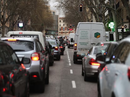 Atasco de tráfico en el centro de Madrid.