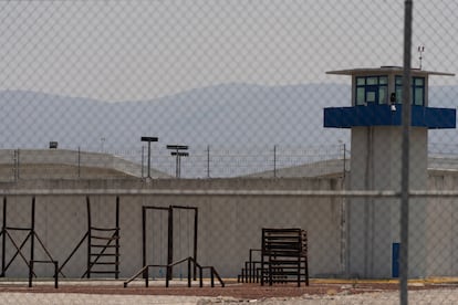 Exterior del Centro Federal de Readaptación Social Femenil en Coatlán del Río, en el estado de Morelos. 