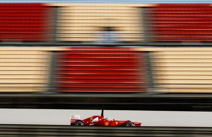 Fernando Alonso durante los entrenamientos en Montmeló