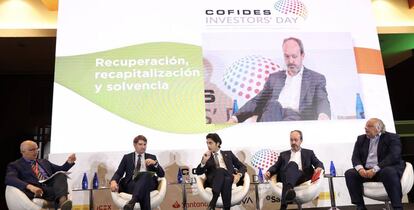 Mesa redonda que versó sobre Recuperación, Recapitalización y Solvencia, moderada por el director de Cinco Días, José Antonio Vega. 