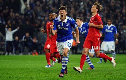 Huntelaar celebra el segundo gol de su equipo.