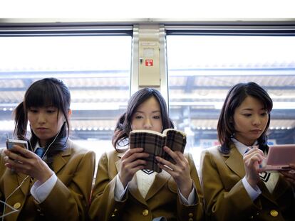 Seis formas de aprovechar tiempo en el transporte público