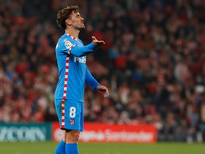 Antoine Griezmann, durante el Athletic-Atlético (2-0) disputado el pasado sábado San Mamés.