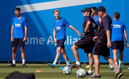 Los jugadores del Barcelona en el último entrenamiento.