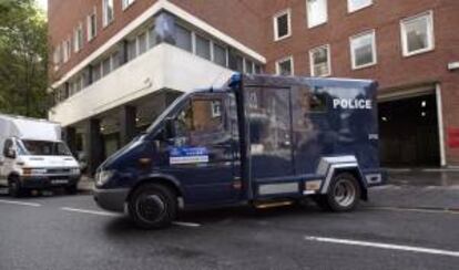En la imagen, un furgón policial en Londres. EFE/Archivo