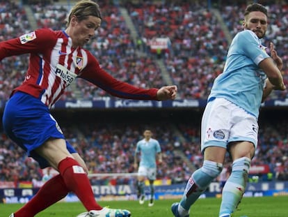 Fernando Torres, del Atleti y Sergio Gomez, del Celta.