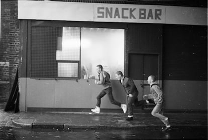 Bronski Beat durante el rodaje del video musical de 'Smalltown Boy' en mayo de 1984.