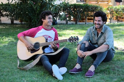 Antón Carreño y Willy Bárcenas, de Taburete, durante un encuentro con la prensa en Madrid durante el verano de 2017.