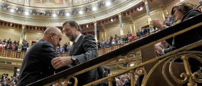 Mariano Rajoy recibe la felicitación por su investidura del portavoz de Convergència i Unió en el Congreso, Josep Antoni Duran i Lleida.