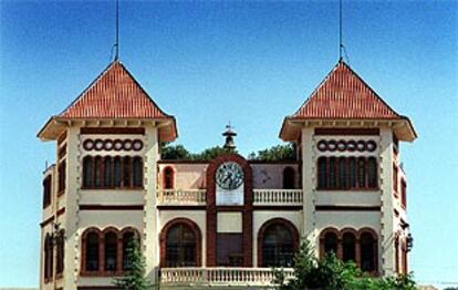 Edificio de la antigua clínica de la empresa Segarra, en La Vall d'Uixó.