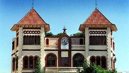 Edificio de la antigua clínica de la empresa Segarra, en La Vall d'Uixó.