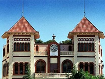 Edificio de la antigua clínica de la empresa Segarra, en La Vall d'Uixó.