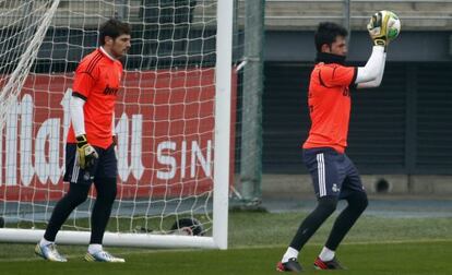 Casillas y Adán,durante su entrenamiento en Valdebebas.