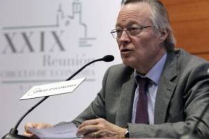 El presidente del Círculo de Economía, Josep Piqué, ha detallado el programa de la XXIX Reunión del Círculo de Economía, que se celebrará en Sitges (Barcelona) del 30 de mayo al 1 de junio, en la que participarán, entre otros, el presidente del Gobierno, Mariano Rajoy; el líder del PSOE, Alfredo Pérez Rubalcaba; el ministro de Economía, Luis de Guindos, y el presidente catalán, Artur Mas.