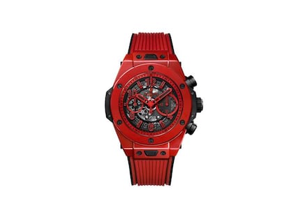 En Baselworld uno se atraganta (con placer) de ver tantos relojes pero unos pocos permanecen en el baúl de la memoria. Este Big Bang Unico Red Magic es uno de ellos, quizás sea por ese rojo fulminante con el que Hublot ha creado un nuevo material nacido de una aleación entre boro (cerámica) y oro de 24 quilates. Un cronógrafo automático con flyback en una caja de 45 mm en el que el vibrante rojo contrasta con la esfera de zafiro y los contadores en negro. Es una edición limitada a 500 ejemplares.