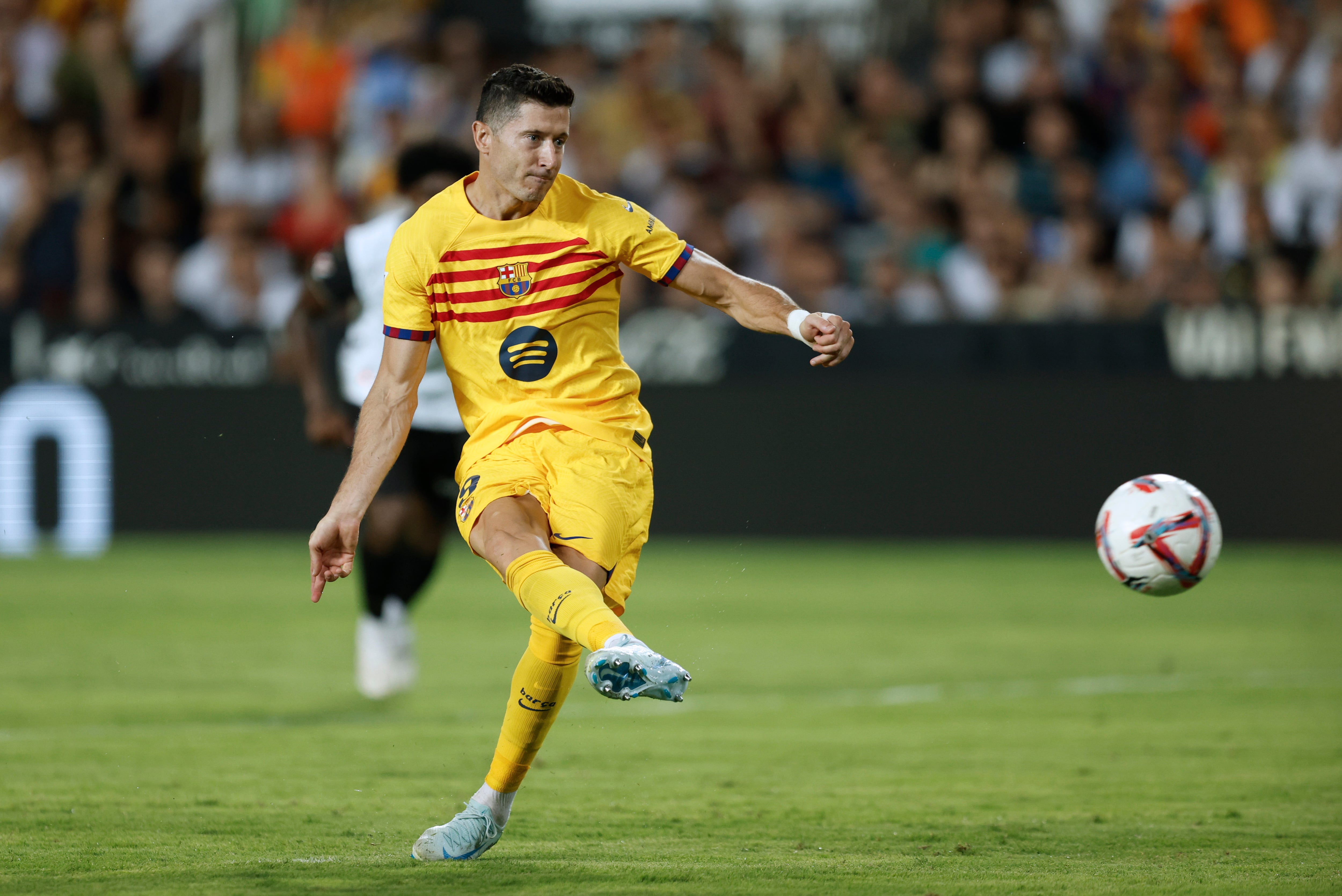 La Masia toma Mestalla: El Barça remonta ante el Valencia 