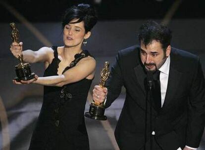 Los españoles Montse Ribe y David Marti, que se alzaron con el oscar al mejor maquillaje por <i>El laberinto del fauno</i>.