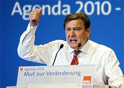 Schröder, en el congreso del SPD de junio de 2003 que debatió las reformas sociales.