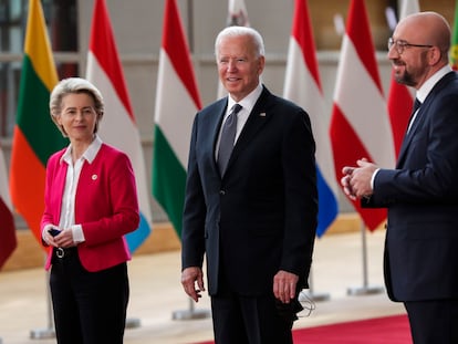 Ursula von der Leyen, Joe Biden y Charles Michel ayer en Bruselas