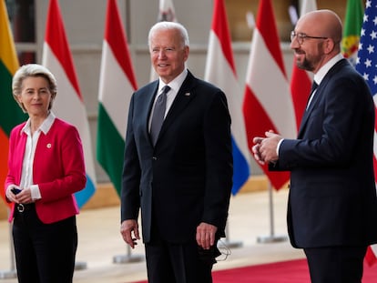 Ursula von der Leyen, Joe Biden y Charles Michel ayer en Bruselas