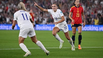 Georgia Stanway celebra el segundo tanto de Inglaterra ante España.