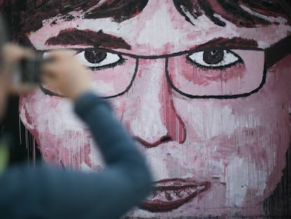 Mural amb Carles Puigdemont al parc de les Tres Xemeneies de Barcelona.