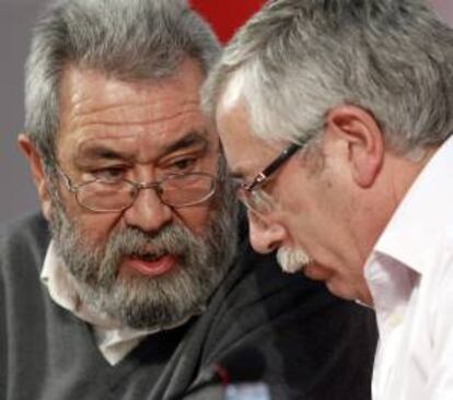 Los secretarios generales de UGT, Cándido Méndez (i), y de CCOO, Ignacio Fernández Toxo. EFE/Archivo