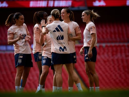 Selección femenina de fútbol