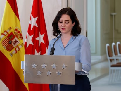 La presidenta madrileña, Isabel Díaz Ayuso, durante la rueda de prensa ofrecida en la sede de la Comunidad tras firmar este miércoles un decreto para convocar elecciones anticipadas.