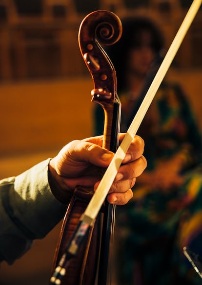 El violn de Reynaldo Maceo, durante un ensayo.