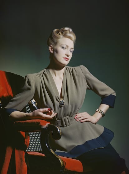 La modelo Patricia Francome Painter, en una foto de Lee Miller realizada en el estudio de 'Vogue', en Londres en 1944.