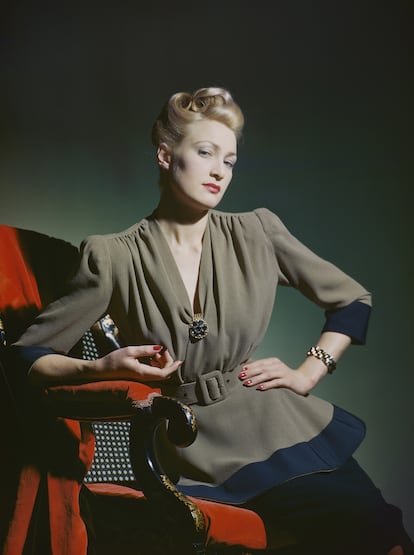 La modelo Patricia Francome Painter, en una foto de Lee Miller realizada en el estudio de 'Vogue', en Londres en 1944.