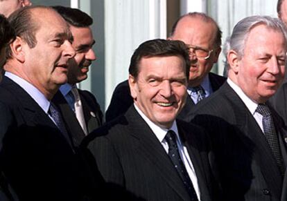 Jacques Chirac, José María Aznar y Gerhard Schröder, en una cumbre de la UE en 1999.
