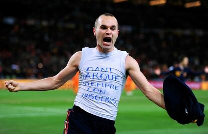 Iniesta recuerda a Jarque en la final del Mundial 2010.