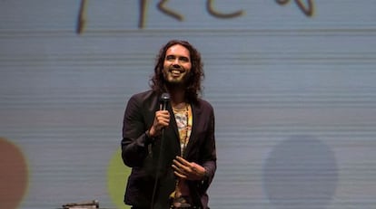 Russell Brand durante uno de sus monólogos en Sydney.