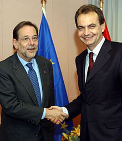 Javier Solana y José Luis Rodríguez Zapatero, ayer en Bruselas.