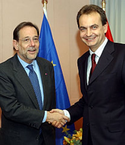 Javier Solana y José Luis Rodríguez Zapatero, ayer en Bruselas.