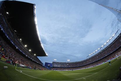 Vista del Vicente Calderón, que acoge este domingo su último partido de Liga.